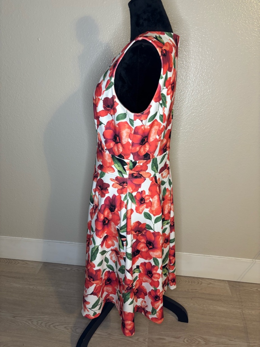 Calvin Klein White and Red Floral Midi Dress Size 12 - Picture 2 of 6